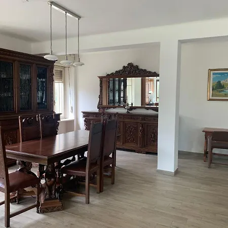 Big - 9 Guests - Air Conditionning And Courtyard Appartement *